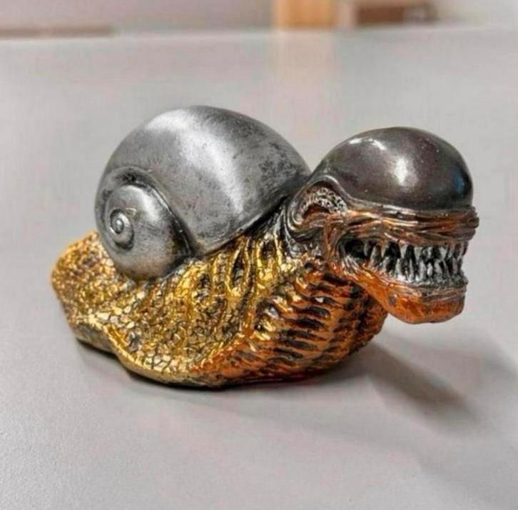 Buitenaardse slak beeld beeldje alien monster slak decoratie, Verzamelen, Beelden en Beeldjes, Nieuw, Fantasy, Ophalen of Verzenden