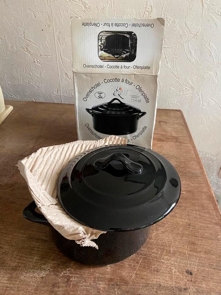 Splinternieuwe stenen ovenschotel ovenschaal, Huis en Inrichting, Keuken | Potten en Pannen, Zo goed als nieuw, Overige materialen