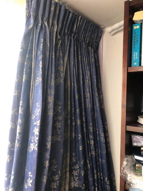 1 gordijn blauw met goud bloemen motief, Huis en Inrichting, Stoffering | Gordijnen en Lamellen, Gebruikt, 100 tot 150 cm, 200 cm of meer