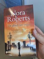 Nora Roberts - De gloed van vuur, Boeken, Ophalen of Verzenden, Gelezen, Nora Roberts, Amerika