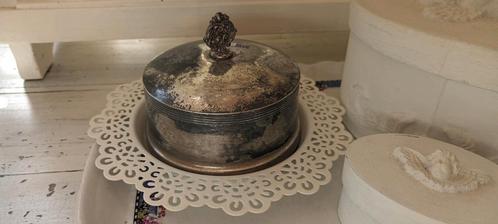 Boterstolp / botercloche / buttercover op wit bordje, Antiek en Kunst, Curiosa en Brocante, Ophalen of Verzenden