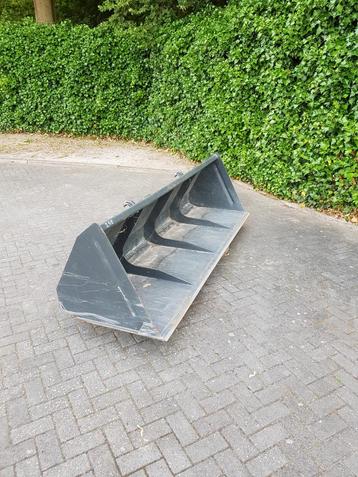 Te Koop! Voorladerbak  beschikbaar voor biedingen