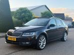 Skoda Octavia Combi 1.6 TDI Elegance Businessline 2014 Pano/, Euro 5, Gebruikt, 4 cilinders, Leder en Stof