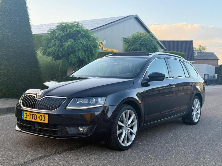 Skoda Octavia Combi 1.6 TDI Elegance Businessline 2014 Pano/, Auto's, Skoda, Bedrijf, Te koop, Octavia, ABS, Airbags, Airconditioning