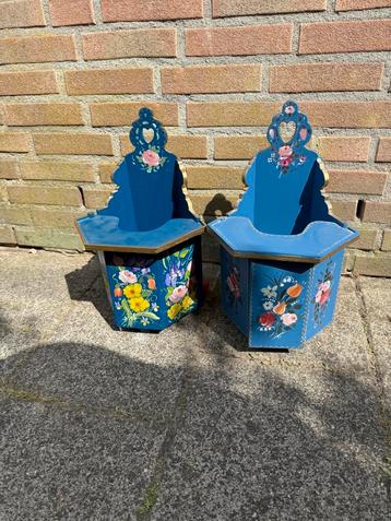 Poppen stoeltjes beschikbaar voor biedingen