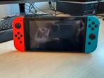 Nintendo Switch V1, Spelcomputers en Games, Spelcomputers | Nintendo Switch, Ophalen of Verzenden, Zo goed als nieuw, Met 2 controllers
