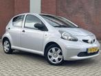 Toyota Aygo 1.0-12V|5DRS|NAP|APK|INRUILKOOPJE (bj 2007), Auto's, Origineel Nederlands, Te koop, Zilver of Grijs, Benzine