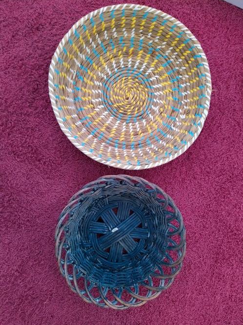 2 rieten mandjes, schalen., Huis en Inrichting, Woonaccessoires | Schalen en Manden, Zo goed als nieuw, Rond, Riet, Ophalen of Verzenden