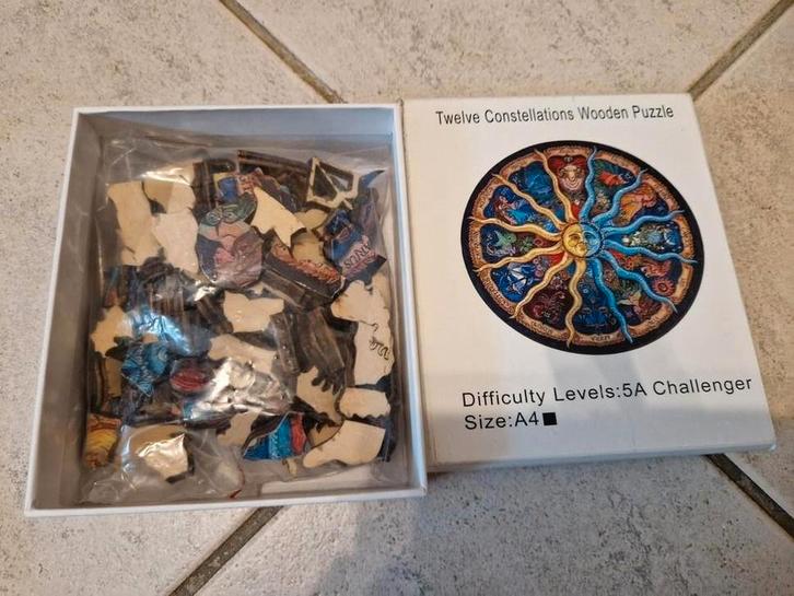 Houten Puzzel - Twaalf Sterrenbeelden, Hobby en Vrije tijd, Denksport en Puzzels, Nieuw, Legpuzzel, Minder dan 500 stukjes, Ophalen of Verzenden