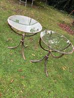 Twee gietijzeren, Sissyboy bijzettafeltjes met glazen blad, Huis en Inrichting, Tafels | Bijzettafels, Minder dan 55 cm, Gebruikt