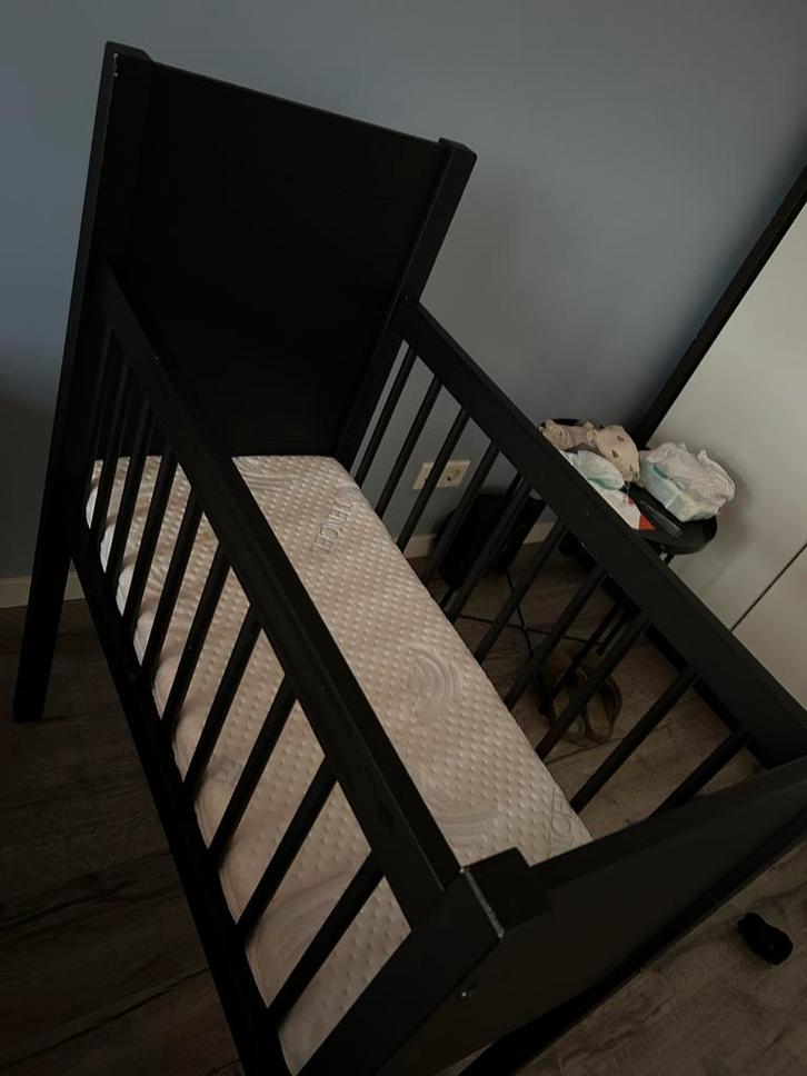 Kidsmill wieg zwart + Puck matras (40x80), Kinderen en Baby's, Babywiegjes en Ledikanten, Gebruikt, Wieg, Ophalen of Verzenden