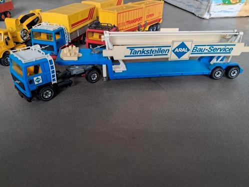 Siku 3712 Volvo F10 met dieplader ARAL, Hobby en Vrije tijd, Modelauto's | 1:50, Gebruikt, Bus of Vrachtwagen, SIKU, Ophalen of Verzenden