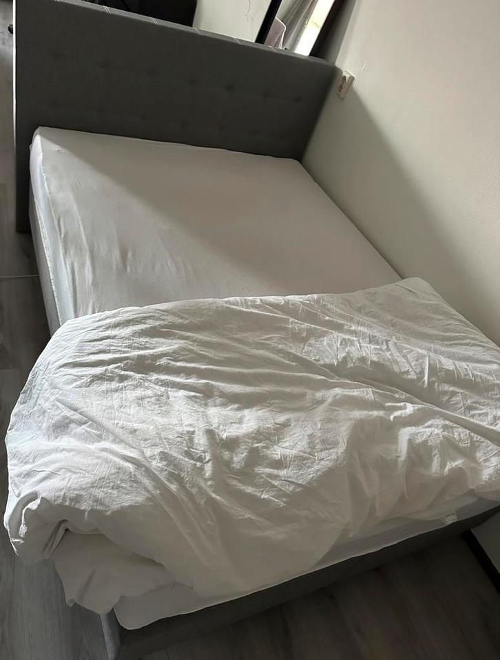 BOXSPRING NARVIK – GRIJS – 140x200 CM – LEEN BAKKER, Huis en Inrichting, Slaapkamer | Boxsprings, Zo goed als nieuw, 140 cm, 200 cm