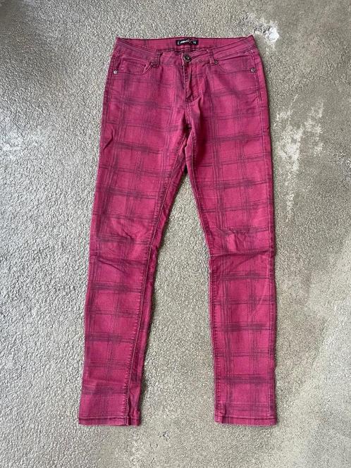 Bordeau rode blokjes jeans van FB Sister maat XS, Kleding | Dames, Spijkerbroeken en Jeans, Gedragen, W27 (confectie 34) of kleiner