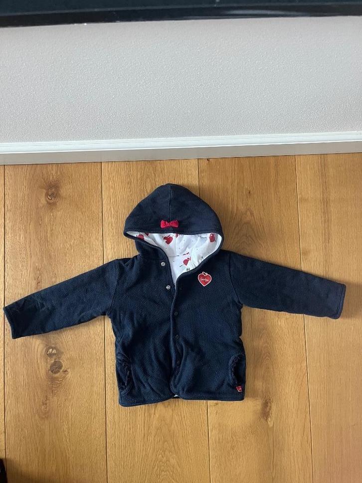 Feetje vest, Kinderen en Baby's, Babykleding | Maat 80, Zo goed als nieuw, Meisje, Truitje of Vestje, Verzenden