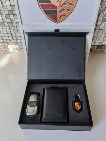 Set 3 X origineel porsche accessoires met doos 

 Ledere beschikbaar voor biedingen