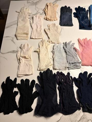 37 paar Retro Dames Handschoenen - Kleine Handen beschikbaar voor biedingen