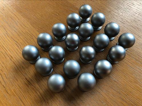 19 matte RVS knoppen voor keukenkastjes, Huis en Inrichting, Keuken | Keukenelementen, Gebruikt, Minder dan 100 cm, Minder dan 50 cm