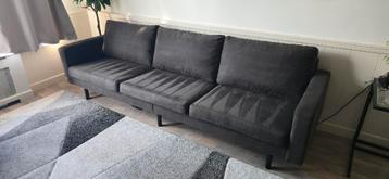 Mooie, grijze bank / 1 jaar oud / geen schade / 280 x 85 cm beschikbaar voor biedingen