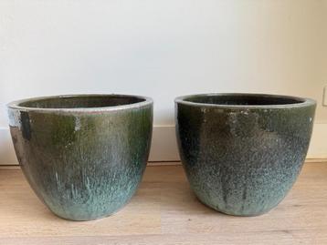 2x blauwgroene bloempotten / H 30cm x D 39cm beschikbaar voor biedingen