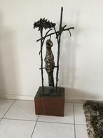 Jetty Homan: Bronzen Beeld op basement "Strange fruit", Ophalen