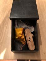 Schoenpoetsdoos met inhoud, Ophalen