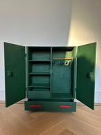 Vintage poppenkledingkast hout, leg-/hangkast met lade groen, Kinderen en Baby's, Speelgoed | Poppen, Ophalen, Zo goed als nieuw