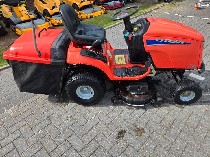 Zitmaaier simplicity
Moter 22pk 2cilinder b&s, Tuin en Terras, Grasmaaiers, Zo goed als nieuw, 50 cm of meer, Ophalen