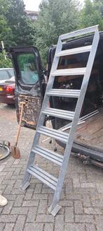 Gegalvaniseerd stalen trap 7 tredes, Doe-het-zelf en Verbouw, Ladders en Trappen, Ophalen, Zo goed als nieuw, 2 tot 4 meter