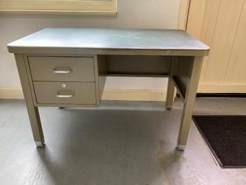 Ahrend bureau vintage jaren ‘50 beschikbaar voor biedingen