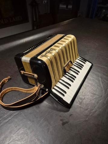 Hohner Concerto II 2 Accordeon (Jaren 50) beschikbaar voor biedingen