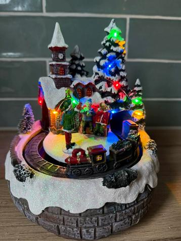 Kerstdorp met rijdende trein 🚂en🎵       Perfecte staat! beschikbaar voor biedingen