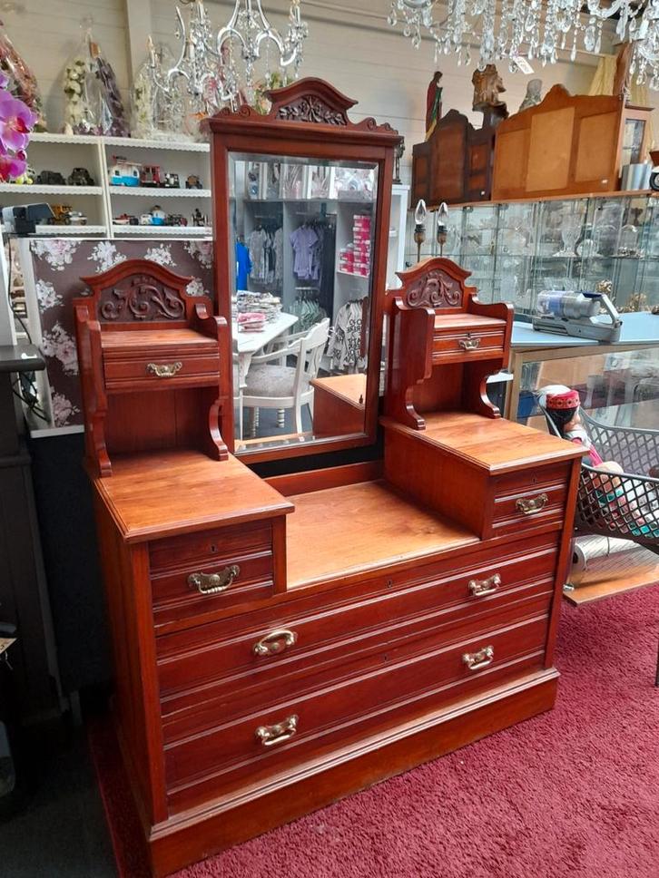 Antieke kaptafel  commode in een zeer nette staat., Kinderen en Baby's, Kinderkamer | Commodes en Kasten, Zo goed als nieuw, 90 tot 105 cm