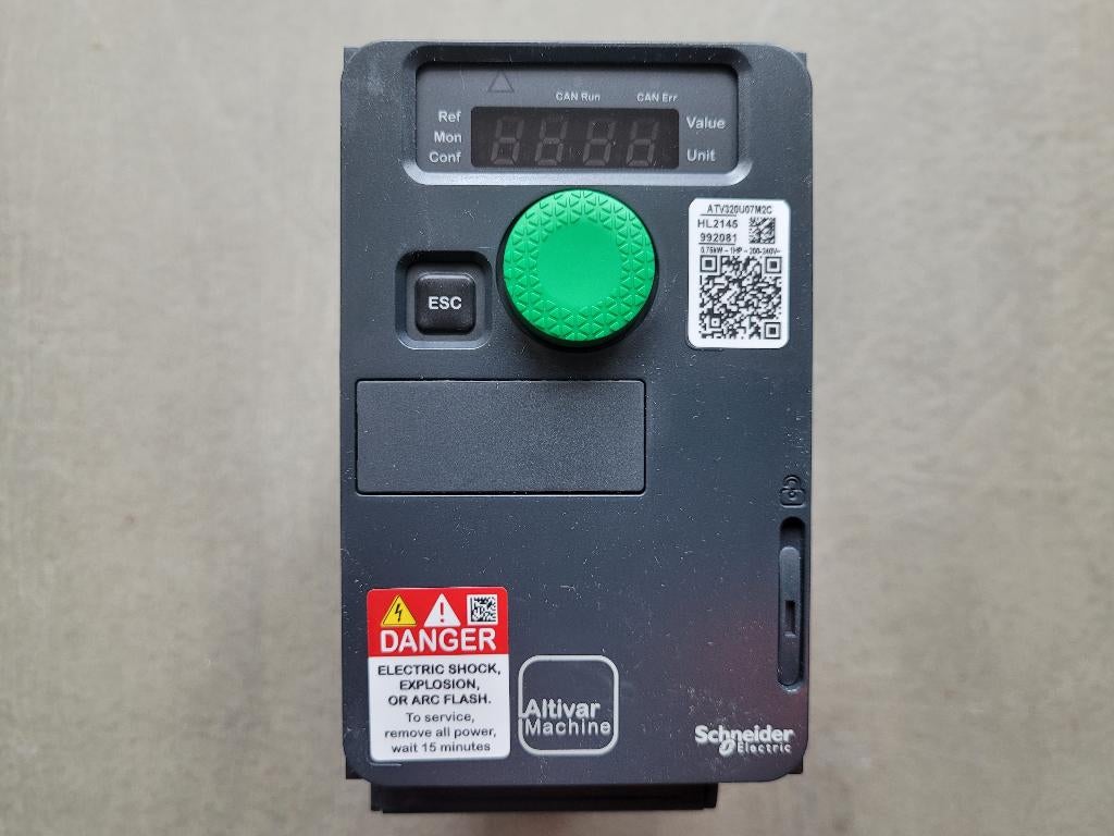 Schneider ATV320 frequentieregelaar 1~230V - 0,75kW, Hobby en Vrije tijd, Elektronica-componenten, Nieuw, Ophalen of Verzenden