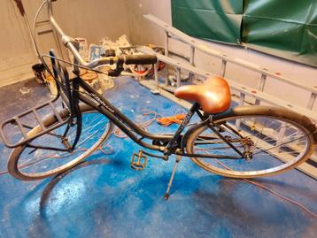 Robuust damesfiets opknapper beschikbaar voor biedingen