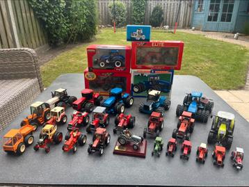 Verzameling tractors New Holand MF Case IHC Fiat AC Ford beschikbaar voor biedingen