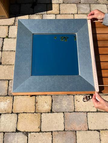 Vierkante geslepen spiegel met Houten Lijst 48x48 beschikbaar voor biedingen