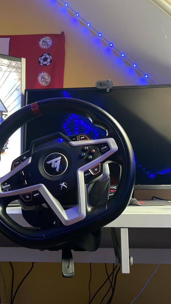 Thrustmaster t248 met pedalen, Spelcomputers en Games, Spelcomputers | Sony PlayStation Consoles | Accessoires, Zo goed als nieuw