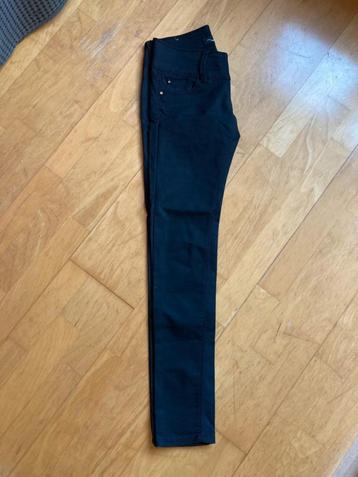 slimfit effen zwarte jeans Gamsi beschikbaar voor biedingen