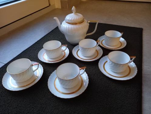 Servies met bladgoud, Huis en Inrichting, Keuken | Servies, Zo goed als nieuw, Kop(pen) en/of Schotel(s), Overige stijlen, Porselein