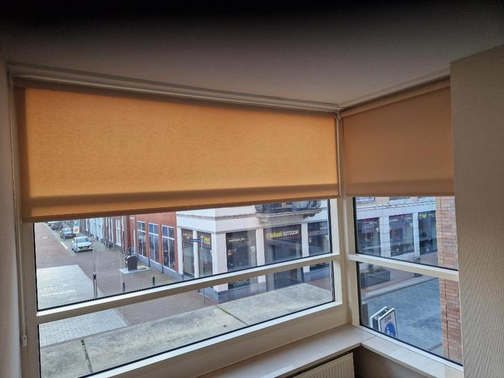 Gezelligheid kent geen tijd: 2 rolgordijnen als sfeermakers, Huis en Inrichting, Stoffering | Gordijnen en Lamellen, Zo goed als nieuw