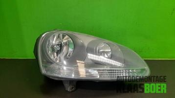 Koplamp rechts van een Volkswagen Golf beschikbaar voor biedingen