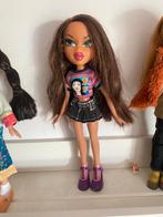 Bratz pop met oorbellen en kleding, Verzamelen, Poppen, Ophalen of Verzenden, Gebruikt, Fashion Doll
