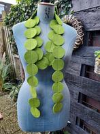 Unieke groene vilten rondjes ketting, Ophalen of Verzenden, Nieuw, Groen, Overige materialen