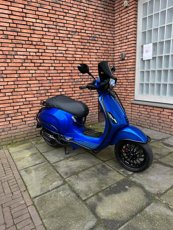 Custom Vespa sprint e4 full options candy blue geel kenteken, Fietsen en Brommers, Scooters | Vespa, Zo goed als nieuw, Overige modellen