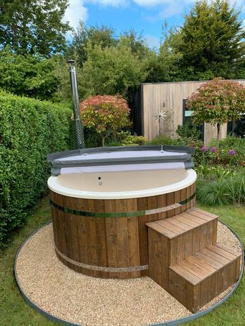 Hottub houtgestookt | externe kachel RVS | basis beschikbaar voor biedingen