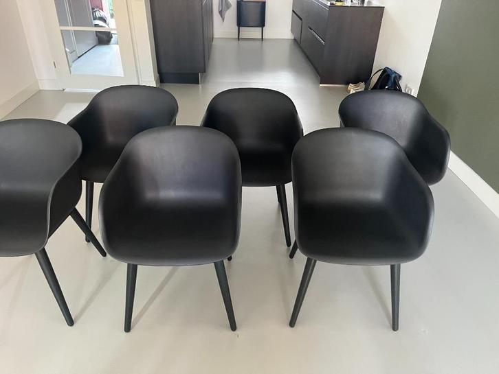 ZGAN | 6 Eetkamerstoelen | Muuto Fiber Chair | Zwart, Huis en Inrichting, Stoelen, Zo goed als nieuw, Vijf, Zes of meer stoelen
