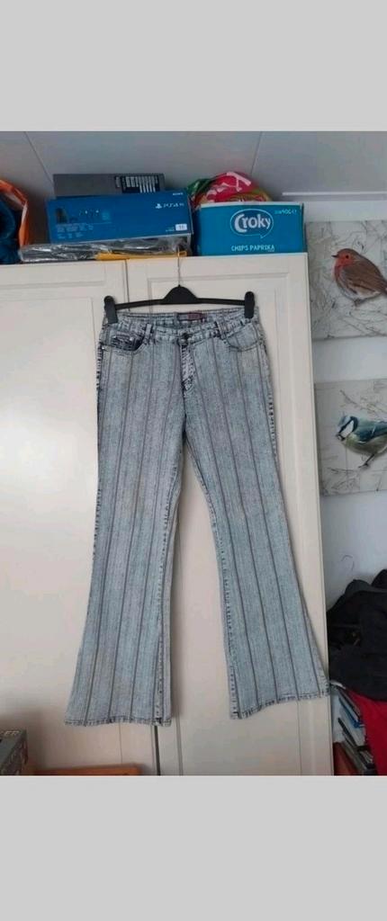 Mooie aparte spijkerbroek flared legs van KIOKO jeans mt 40, Kleding | Dames, Spijkerbroeken en Jeans, Gedragen, W30 - W32 (confectie 38/40)