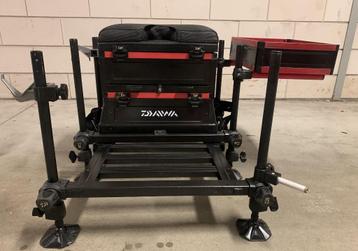 Daiwa visset in topstaat + accessoires beschikbaar voor biedingen