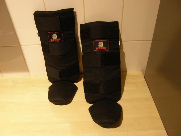 Matsuru scheenbeschermers zwart M, Sport en Fitness, Vechtsporten en Zelfverdediging, Zo goed als nieuw, Overige, Vechtsportbescherming